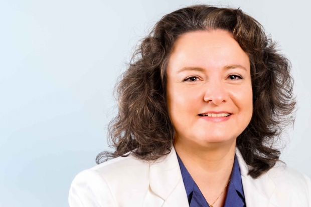 Rabbinerin Esther Jonas-Märtin in Leipzig, 2020. Quelle: Bundeszentrale für politische Bildung / https://www.bpb.de/geschichte/zeitgeschichte/deutschlandarchiv/322884/esther-jonas-maertin-rabbinerin-und-publizistin-aus-leipzig-positionen-und-perspektiven